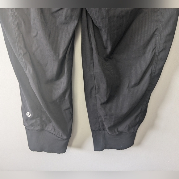 LULULEMON In Flux Crop Pants Size 4 Black Color With Pockets - Picture 11 of 16